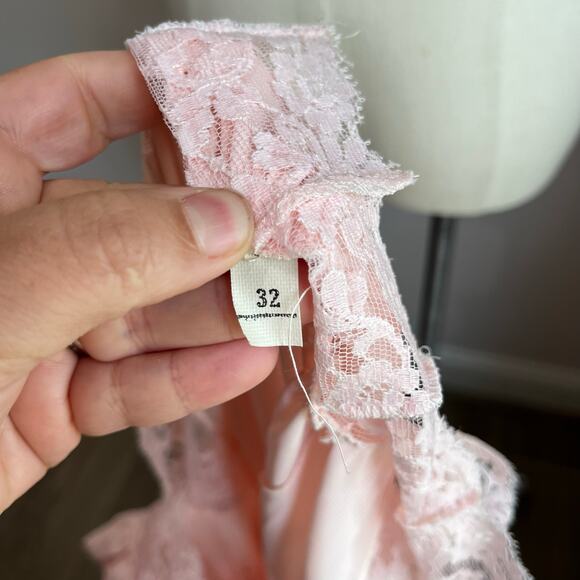 Vintage Night Slip Milkmaid Pink with Lace Detailing Nylon Night Gown Sz M/L - Picture 9 of 9